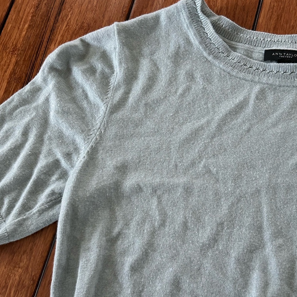 Ann Taylor Soft mint green blue Short Sleeve lightweight sweater - Picture 2 of 3